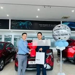 Kia Hưng Yên - Khách hàng tham khảo xe thực tế tại Yên Mỹ.